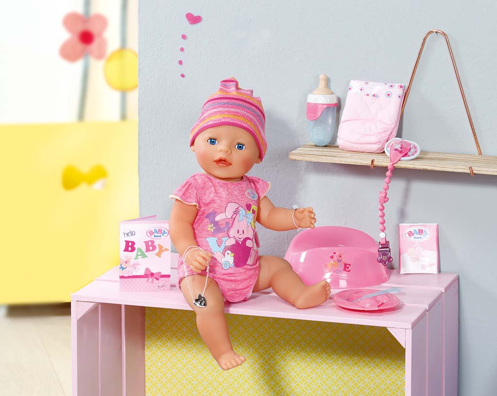 BABY born® má 9 funkcí, ke kterým nejsou třeba baterie
